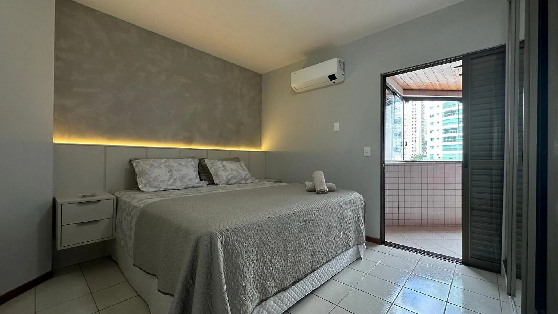 Ct02- 2 Quartos| Quadra Mar| Churrasq | Vista Mar Balneário Camboriú 0*,  Brazilië