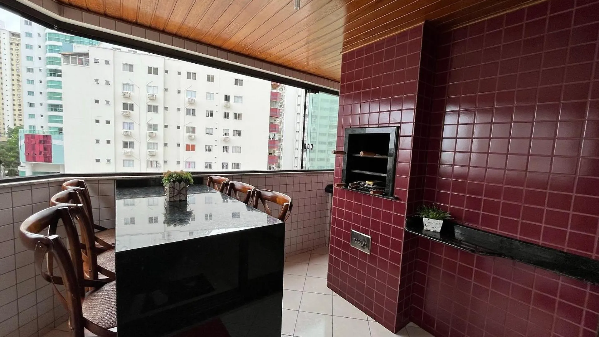 Ct02- 2 Quartos| Quadra Mar| Churrasq | Vista Mar Balneário Camboriú
